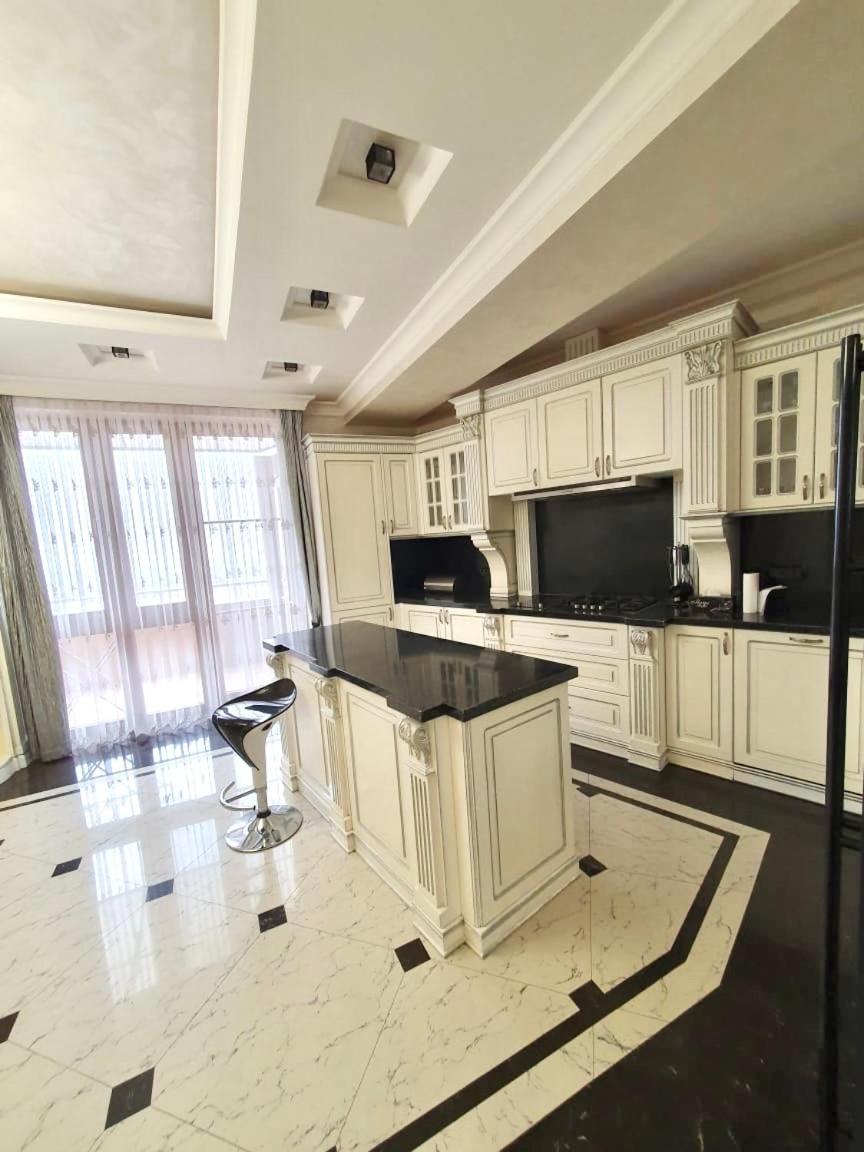Роскошная Двухуровневая Квартира Luxurious Duplex Apartment 耶烈万 外观 照片